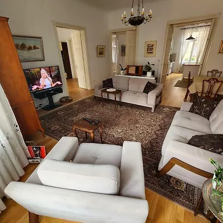 Apartment The Location Salon With Main Street View *