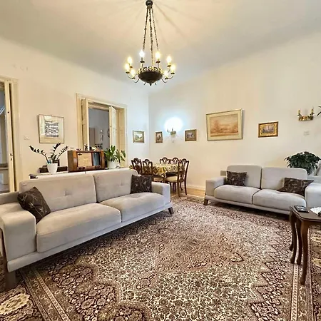 Apartman The Location Salon With Main Street View *